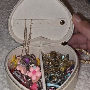 Elegant Heart-Shaped Jewelry Case
